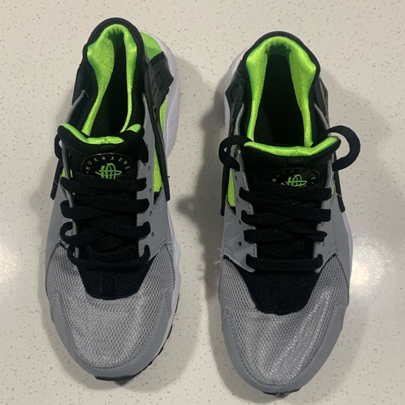 Kids Nike Huaraches - Picture 2 of 5